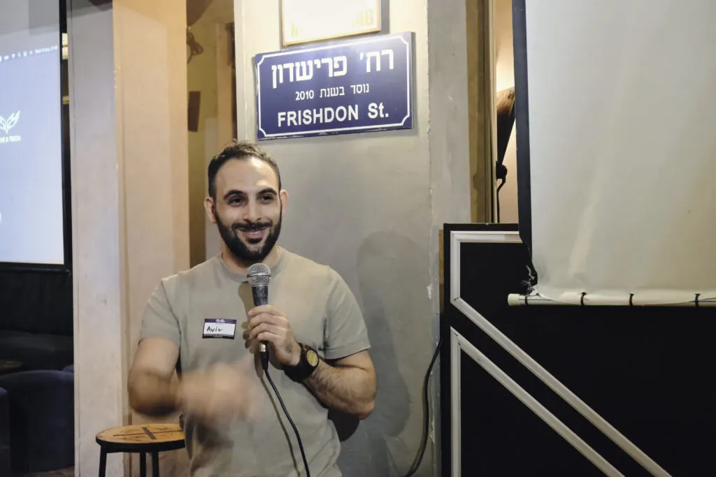 Aviv Braun speaking at a PMM Collective meetup