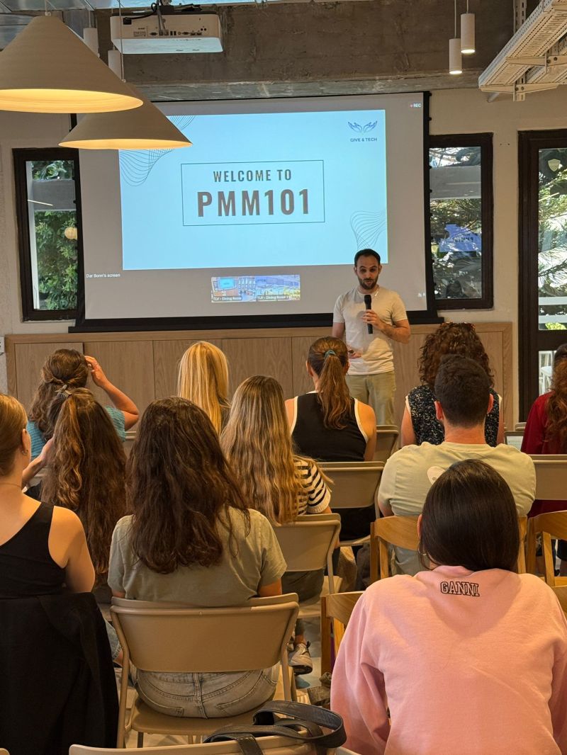 Aviv Braun opening the PMM101 Cohort 3 kickoff session